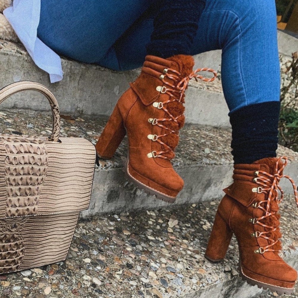 𝙇𝙖𝙨𝙩 𝙎𝙞𝙯 10 🍂🖤Cognac Fur LaceUp Lug Pltfm - Picture 4 of 4